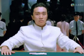 《赌圣》赌王大赛阿星和洪爷对赌，全靠梭哈，赌术的最高境界图片