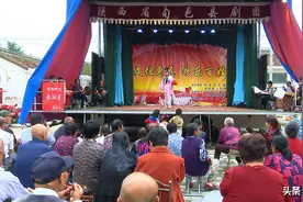 “文化惠民 欢乐百姓”扶贫送戏进镇村图片