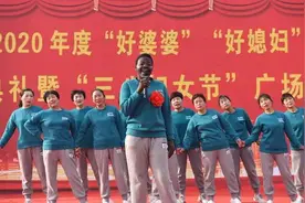 非洲姑娘嫁到河南第七年，被评为“好媳妇”，成为跨国婚姻典范图片