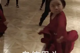 可爱暴击！重庆6岁女孩儿火了图片