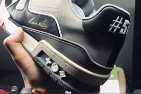 LV trainer 水泥黑怎么看都经典图片