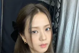 BLACKPINK智秀分享自拍，化清新裸妆戴蝴蝶结气质脱俗图片