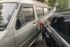 只因多看清凉美女一眼！桂林老司机撞上路灯杆图片