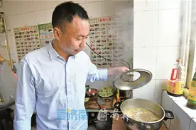 申军良与子团圆31天：儿子回来后变得特别爱说话，懂得不忘恩图片