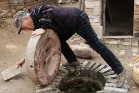 山西老人家有土冰箱，5代人用了200多年，储存食物半年不坏图片