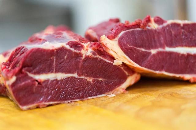 跷脚牛肉：乐山人的市井和江湖