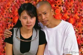 “自残式”艺术家：割掉肋骨做成项链，让爱人佩戴图片