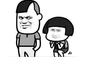 开心笑话：晚上，我和隔壁王大爷隔着阳台唠嗑图片