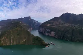 能成为人民币背景图案的景区，都是网红打卡地，三峡夔门更是如此图片