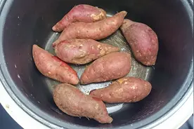 原来烤红薯这么简单，只需电饭锅，不加一滴水，流着糖汁超级香甜视频封面