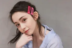 “大小姐”吴兆泫穿背带衬衫秀九头身身材，混血颜值超逆天图片