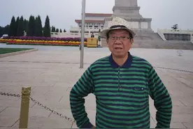 54年后旧地重来，天安门依旧，纪念碑依旧，伟人却长眠在纪念堂图片