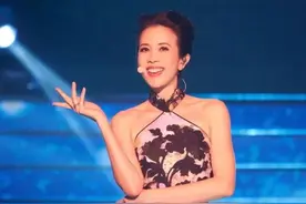 莫文蔚被曝穿辱华品牌后，网友：歌声再美，也不值得尊重图片
