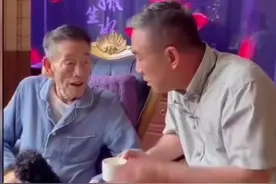 杨议讽刺个别明星，捐点钱就四处宣扬，难怪郭德纲如此尊敬他图片