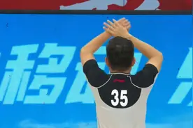 破案了！翟晓川违体判罚是错判？8倍慢镜再看一遍：王骁辉笑了图片