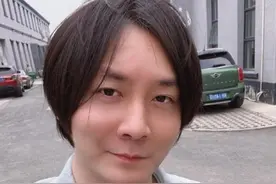 大仙直播玩鲁班，开局连送人头遭质疑，翻盘后：鲁班才是王道图片