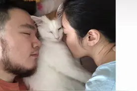 宋丹丹儿子巴图晒娃，3岁儿子高到妈妈大腿，黑发浓密体型太像爸图片