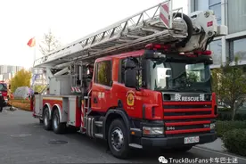 17年车龄车况依旧良好！北京消防斯堪尼亚94G底盘的博浪涛F42 HDT图片