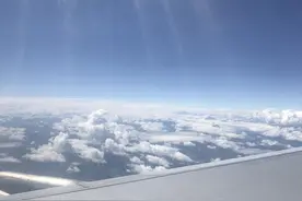天空好美，飞机云海中穿梭，你是什么感受？快来看吧图片