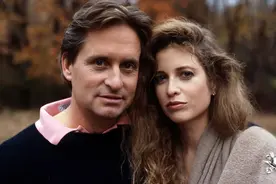 道格拉斯段位高？二婚娶小25岁英伦女神，婚后出轨还让她死心塌地图片