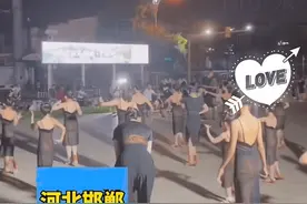 孩子穿着“半透明”纱裙，在广场上练拉丁舞，路人怒斥：有伤风化图片