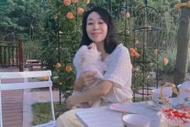 张馨予李斯丹妮妈自信大方，吴昕妈自卑，底气背后是女儿的差距图片