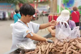 陕西婆姨真泼辣，做生意还真是一把好手，一个月赚二万多元图片