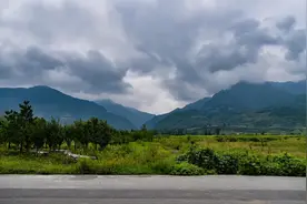 西安市区已经延展到了山边，终南山特有的清静在慢慢消退图片