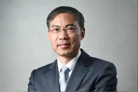 从10万元到身家260亿，这个乡村老师是如何做出一家上市公司的？图片
