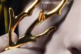 碧梨中国版Vogue封面来咯，属于碧梨的独特酷丧系风格，爱了爱了图片