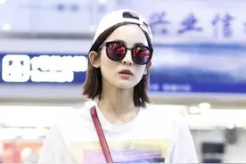 1米65的女生，T恤穿搭简单又时尚，夏季追求舒适的你学会了吗图片
