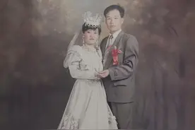 此身许国，亦许卿！藏蓝色的父母爱情图片