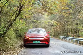 开着汉EV雨中进秦岭，黄花岭上放电吃火锅图片