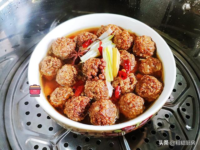 朋友来做客，做了河南特色蒸扣碗，有鱼有肉，朋友：比饭店还好吃