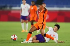 凋零的玫瑰：女足2-8荷兰！3战丢17球！全网怒喷贾秀全图片