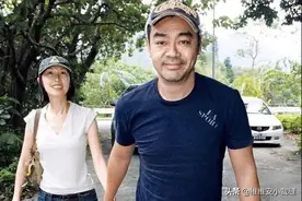 满贯影帝刘青云！宠妻郭蔼明恩爱30年，T恤牛仔裤情侣装如初恋图片