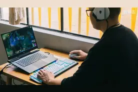 玩游戏，我和我的（这台）电脑都是认真的图片