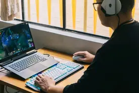 玩游戏，我和我的（这台）电脑都是认真的图片