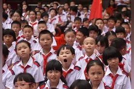 又一教育厅紧急发文，取消开学，复课延缓，网友：寒暑假连着放啊图片