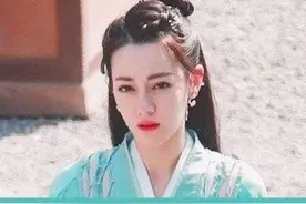 迪丽热巴人缘咋样？跟曹曦月聊微信停不下来，跟任嘉伦老婆吃饭图片