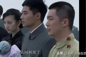 最紧要的关头，母亲挡在了他的前面图片