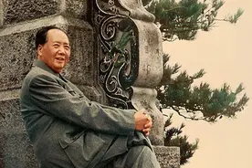 邓小平：把台湾回归祖国，完成祖国统一的大业提到具体的日程上来图片