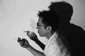 卧底刑警被迫吸毒沦为阶下囚，是否该得到补偿？卧底真需要染毒吗图片