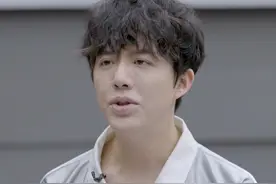 求锤得锤！警方通报李云迪因嫖娼被抓，《哥哥》曾删减打码其画面图片