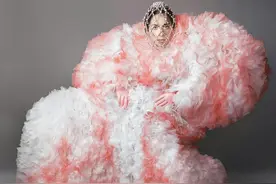 Lady Gaga 高清大片，不同高定服饰呈现不一样的风格魅力~ ​​​图片