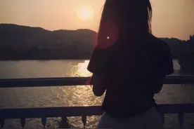 27岁女儿痛哭：妈妈，是你的婚姻毁掉了我的婚姻，不要再逼我了图片