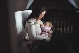 人乳交易乱象：私下售卖存卫生隐患，有中介介绍“成人奶妈”，1500元一次图片