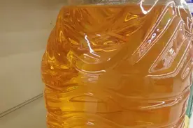 装在这种瓶子里的油，危害不低于地沟油，家家厨房都会有图片
