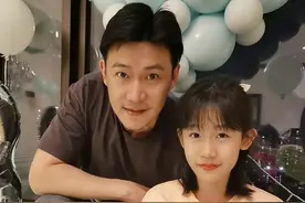 陆毅为女儿庆生气球吹满屋，13岁贝儿大变样！巴掌脸瘦到骨头突出图片