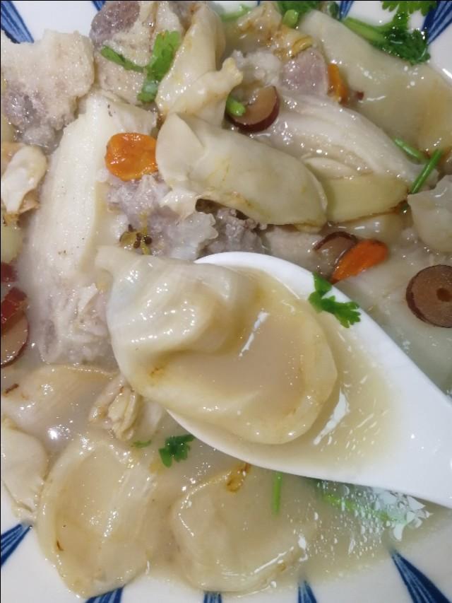 花胶猪骨红枣杞子的功效 花胶猪骨红枣杞子的功效与禁忌